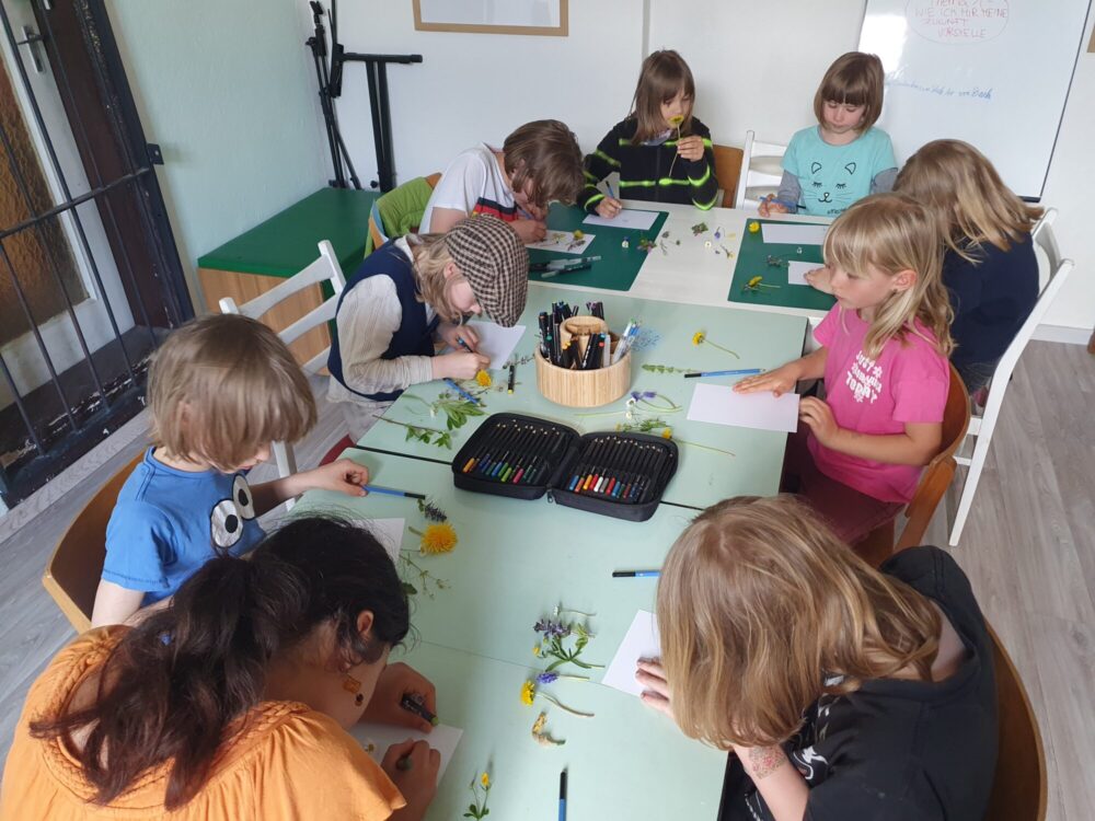 jung 2731 buntergrund foto kinderprojekt im alten schulhaus